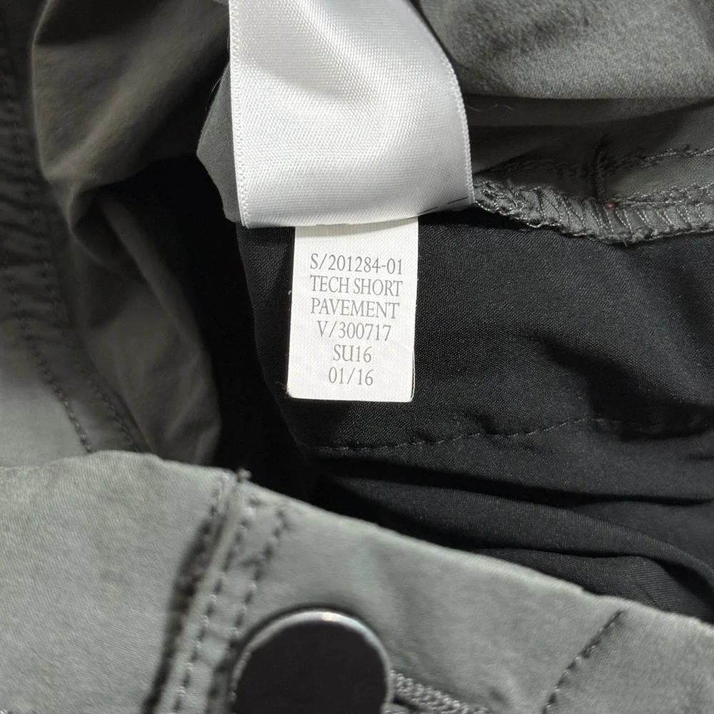 Gap Tech Short Pavement Gray 38